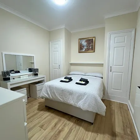 Station Lodge Лондон Экстерьер фото