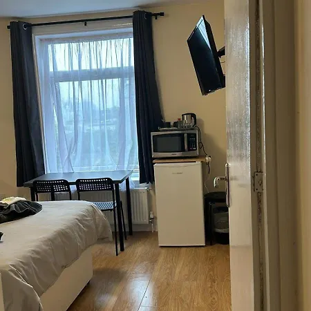 Station Lodge Лондон Экстерьер фото