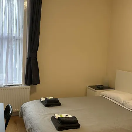 Station Lodge Лондон Экстерьер фото