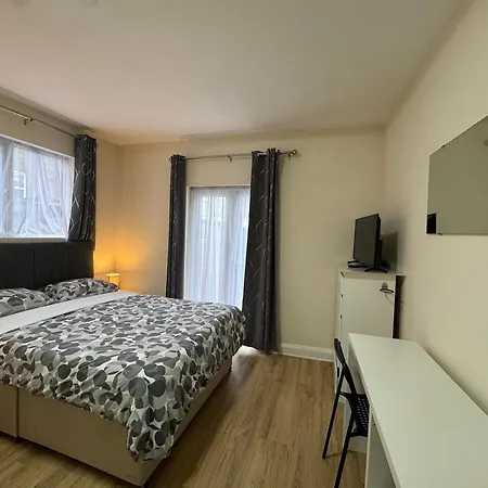 Station Lodge Лондон Экстерьер фото