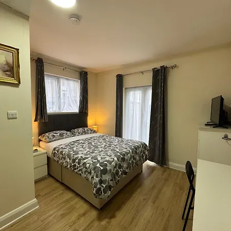 Station Lodge Лондон Экстерьер фото